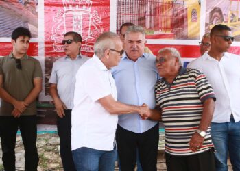 Cícero Lucena autoriza obras em 10 ruas e destaca mais de R$ 33 milhões investidos no bairro de Oitizeiro