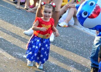 Bloco Muriçoquinhas leva alegria e nostalgia à Via Folia com o tema “Faça uma Criança Feliz”
