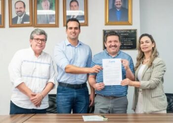 Lucas oficializa apoio do Governo do Estado ao comércio e inspeciona reforma da 1ª Ciretran em Campina