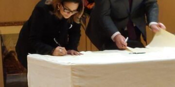 Prefeita Karla Pimentel assina acordo de cooperação internacional entre Conde e Castelo Branco, em Portugal