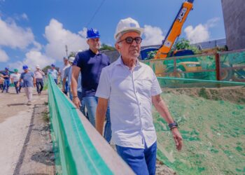 Prefeito Cícero Lucena inspeciona obras do Parque Socioambiental do Roger e do Complexo Beira Rio