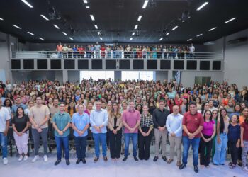 Aprovados em processo seletivo tomam posse e participam da formação inicial do Programa Educador Social Voluntário em Cabedelo