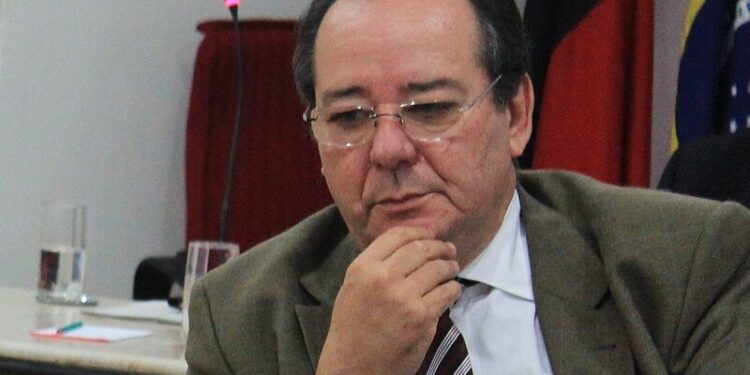 Após anúncio durante sessão, TCE-PB lamenta equívoco e desmente morte de Arthur Cunha Lima