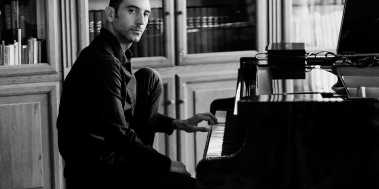 Andrea Vanzo abre vendas de ingressos para a turnê Intimacy Part 2 no Brasil