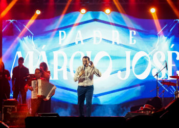 Padre Márcio, Padre Puan e cantor Elson Júnior animam segunda noite da Festa das Neves 2025