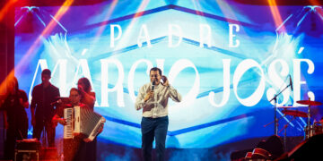 Padre Márcio, Padre Puan e cantor Elson Júnior animam segunda noite da Festa das Neves 2025