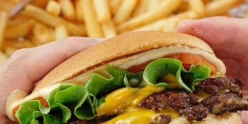 Fat Guys inaugura loja em João Pessoa com promoção que garante 1 ano de hambúrguer grátis para os primeiros clientes