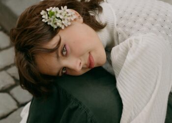 Flor Gil faz show de lançamento de CINEMA LOVE, o seu disco de estreia, em São Paulo