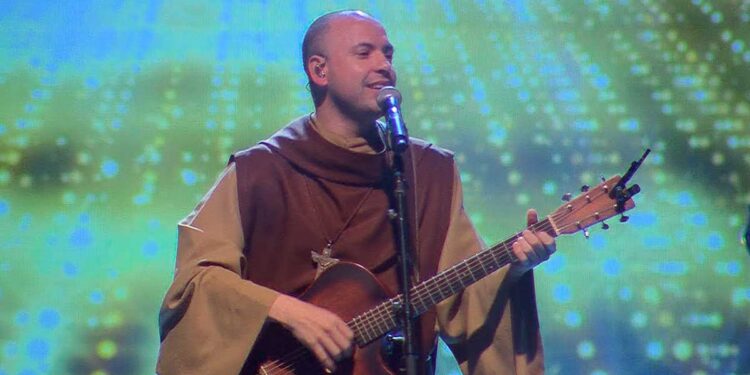 Prefeito anuncia show de Frei Gilson em João Pessoa no mês de dezembro