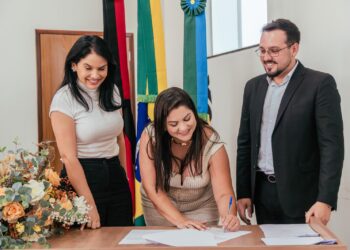 Mais de 50 novos servidores tomam posse e reforçam equipes da saúde, educação e assistência social em Conde