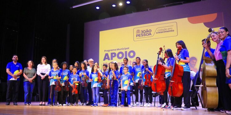 Cícero Lucena anuncia cursinho para o Enem e 1º Restaurante Popular Universitário de João Pessoa