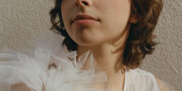 Flor Gil lança “Chegou Pra Ficar”, faixa presente na trilha sonora da novela Êta Mundo Melhor!