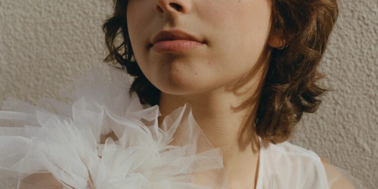 Flor Gil lança “Chegou Pra Ficar”, faixa presente na trilha sonora da novela Êta Mundo Melhor!