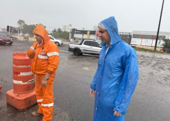 Prefeito André Coutinho acompanha inspeção nos principais pontos de alagamento após fortes chuvas em Cabedelo