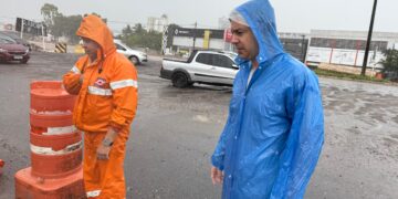 Prefeito André Coutinho acompanha inspeção nos principais pontos de alagamento após fortes chuvas em Cabedelo
