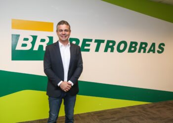 André Coutinho articula retorno das operações da Petrobras no Porto de Cabedelo