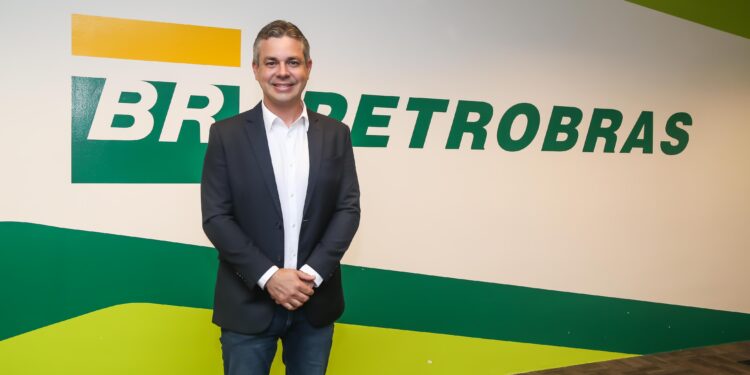 André Coutinho articula retorno das operações da Petrobras no Porto de Cabedelo