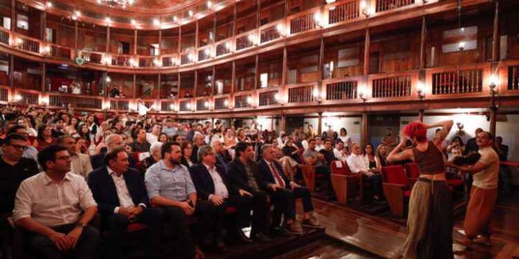 João Azevêdo entrega revitalização do Teatro Santa Roza e destaca importância da obra para o Centro Histórico de João Pessoa