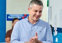 André Coutinho anuncia convocação de aprovados no concurso da Saúde