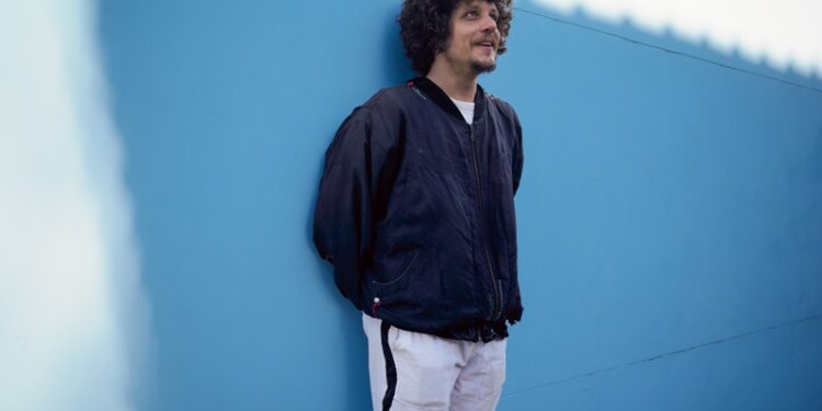 Chico Chico apresenta turnê “Estopim” em João Pessoa e Campina Grande em outubro