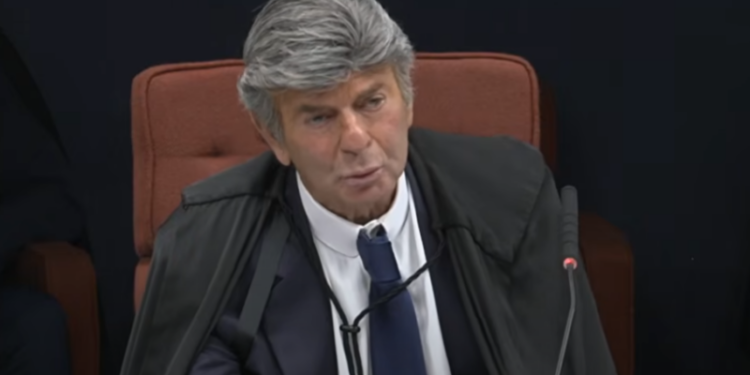 Ministro Luiz Fux vota pela nulidade dos processos contra Jair Bolsonaro no STF