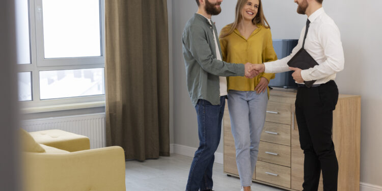 Aluguel de curta duração em condomínios divide opiniões e levanta debates sobre regras internas