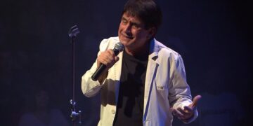 Biafra celebra 45 anos de carreira com show emocionante no Teatro Paulo Pontes no dia 04 de novembro