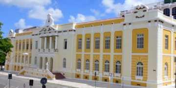 Justiça suspende desocupação de prédio construído acima da altura permitida na orla de JP