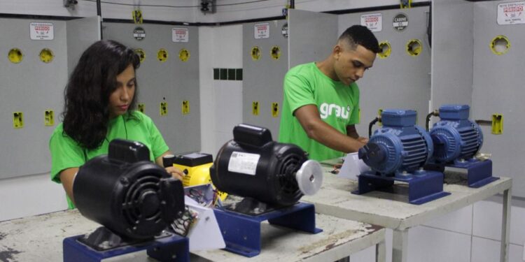 Ensino técnico se consolida como alternativa para suprir falta de mão de obra qualificada