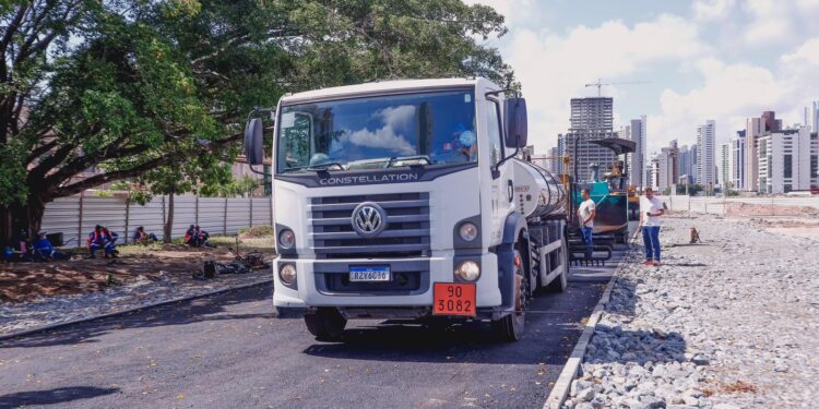 Cícero Lucena projeta entrega da primeira etapa do Parque da Cidade para março, com ligação para a BR-230, estacionamento e 500 árvores