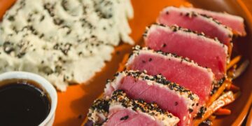 Réveillon Minha Praia celebra a chegada de 2026 com shows de Funkeira, Os Eloquentes e DJ Astek na Praia do Seixas