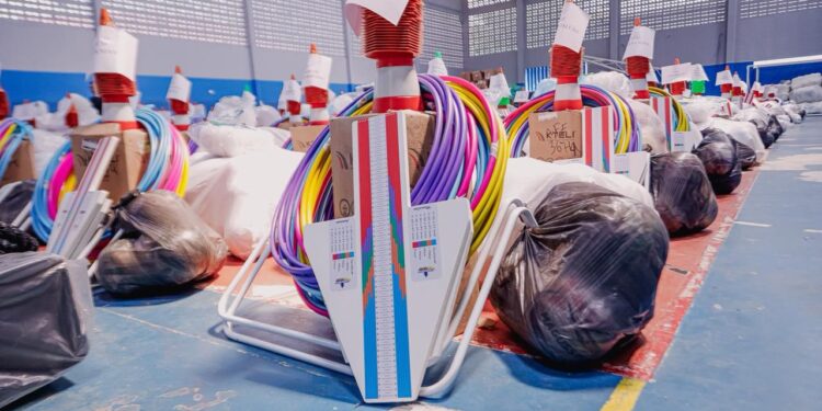 Cícero Lucena inicia distribuição dos kits esportivos para as unidades de ensino e reforça apoio a descoberta de talentos