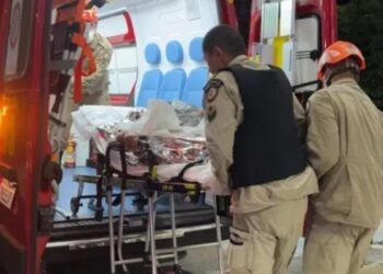 Homem sofre descarga elétrica ao tentar roubar fios de cobre e fica gravemente ferido em JP