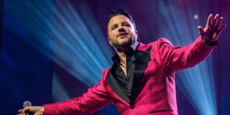 Maurício Manieri celebra sua história e anuncia nova tour “Inesquecível”