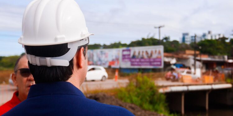Leo Bezerra destaca evolução da ponte sobre o Rio Cuiá, para acabar com alagamentos e melhorar a mobilidade entre Valentina e Mangabeira