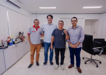 Leo Bezerra reúne Emlur, sindicato e empresas de limpeza urbana para garantir serviços de qualidade para população