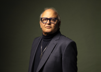Guilherme Arantes celebra 50 anos de carreira nesta sexta 10 de abril no Teatro Pedra do Reino