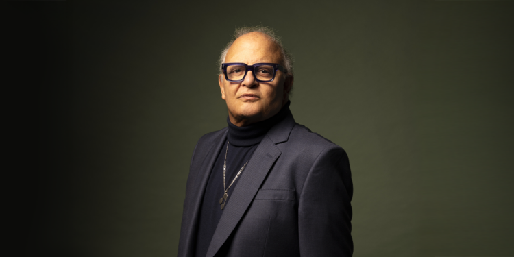 Guilherme Arantes celebra 50 anos de carreira nesta sexta 10 de abril no Teatro Pedra do Reino