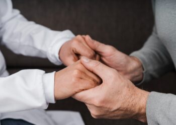 Pacientes com Parkinson ampliam acesso a tratamento e passam a contar com novo direito na Paraíba