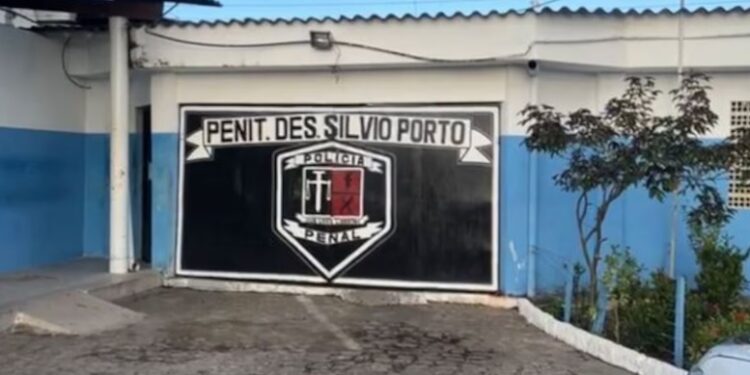 Dentista é presa suspeita de levar celular e drogas para detentos do Sílvio Porto, em João Pessoa