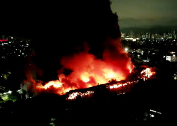 Vídeo: Incêndio atinge circo do humorista Tirullipa