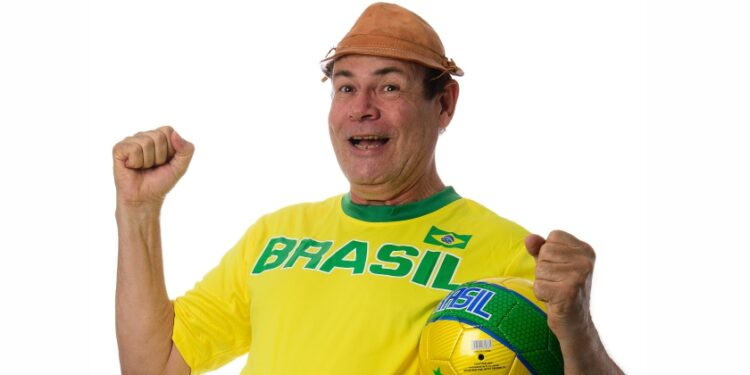 Zé Lezin chega ao Teatro Severino Cabral com novo espetáculo dias 15 e 16 de maio