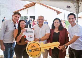 Prefeitura de Cabedelo e Governo da Paraíba entregam moradias populares no bairro Portal do Poço