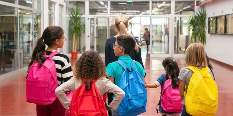 Uso indevido da imagem de alunos pode gerar ações judiciais e multas para escolas