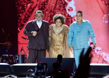Zeca Pagodinho & Alcione & Jorge Aragão levam 65 mil pessoas ao Maracanã na estreia d’O Maior Encontro do Samba
