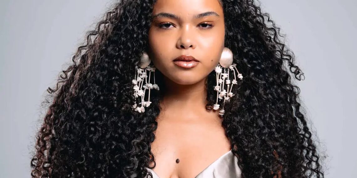 Com música inédita de Joyce Alane e reality vertical, Riachuelo amplia presença no São João e reafirma a cultura brasileira como pilar da marca