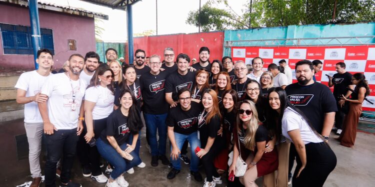 Leo Bezerra anuncia reforma da Escola Municipal Presidente João Pessoa durante aula inaugural do Procon Vai às Aulas 2026