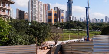 Leo Bezerra vistoria obras do Complexo Viário que vai interligar Beira-Rio ao Altiplano