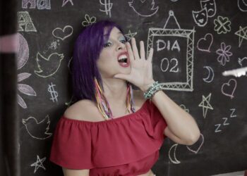 “Siri na Lata” estreia em João Pessoa e propõe uma reflexão sobre fama, redes sociais e reconhecimento