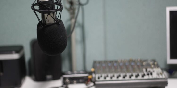 Pesquisa aponta que rádio está mais presente e mantém a força da credibilidade